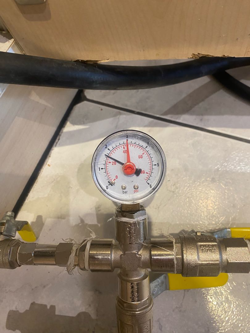 Pressure gauge connected to the water supply pipework